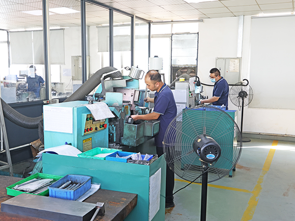 无心磨枪钻车间